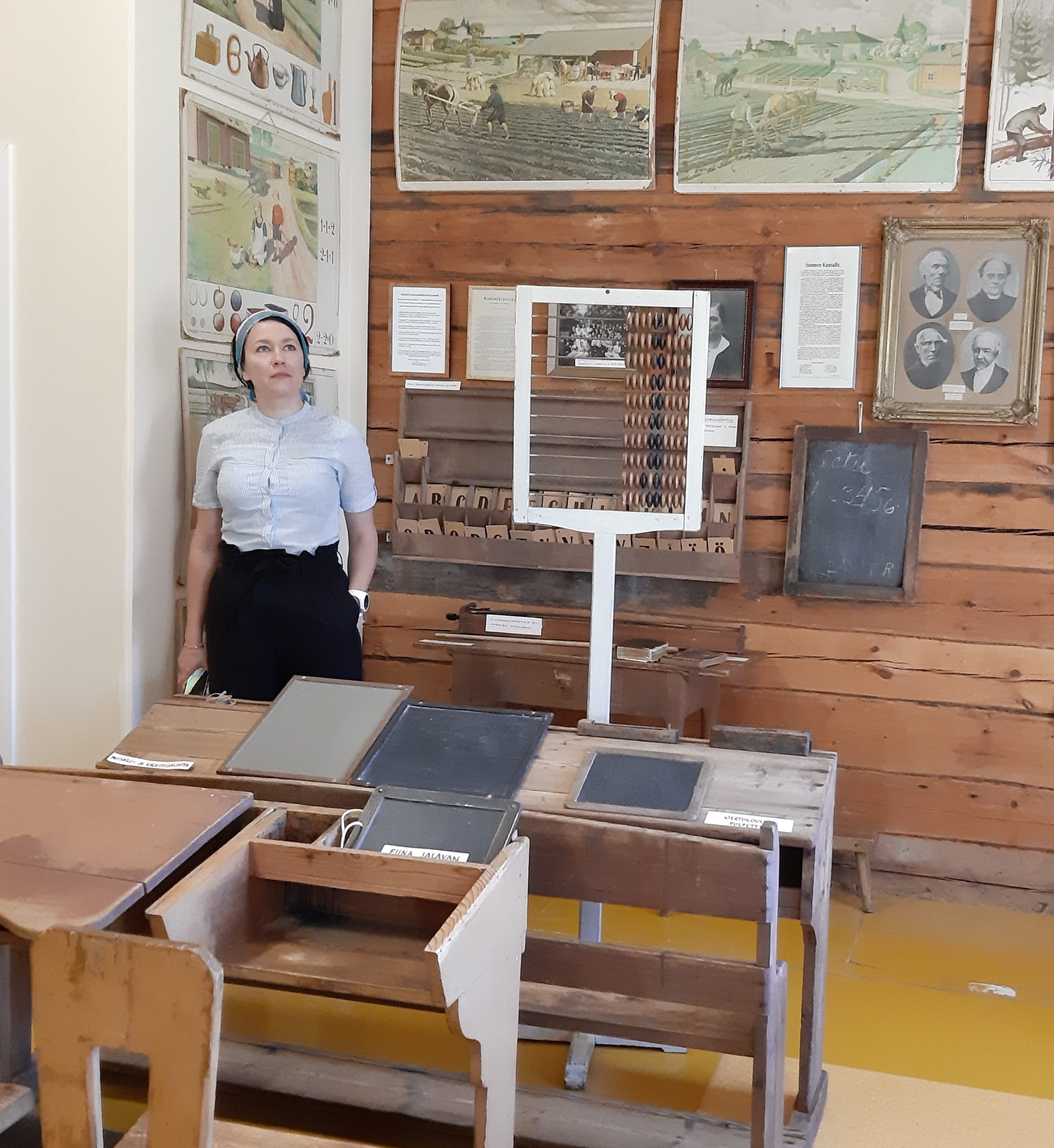 Akuliina Aartolahti Satakunnan museosta kävi tutustumassa uuteen koulumuseoon 12.6