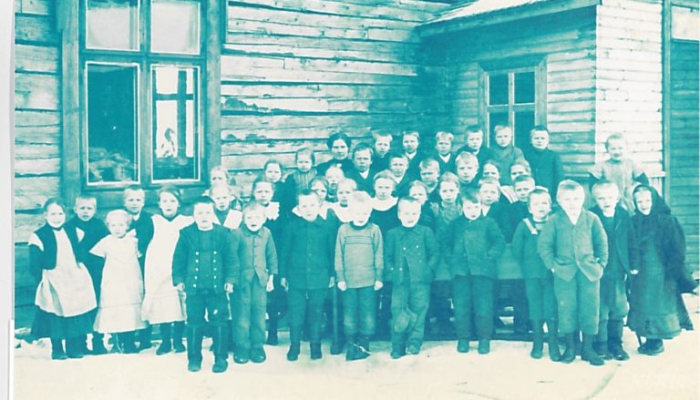 Lapijoen lastenkoulu 1910-luvulla