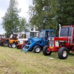 Myös iso kokoelma vanhoja traktoreita oli tutustuttavissa (LF)
